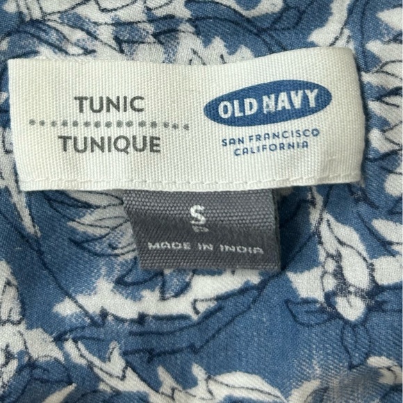 Old Navy Blue and White Floral Blouse - Picture 3 of 7
